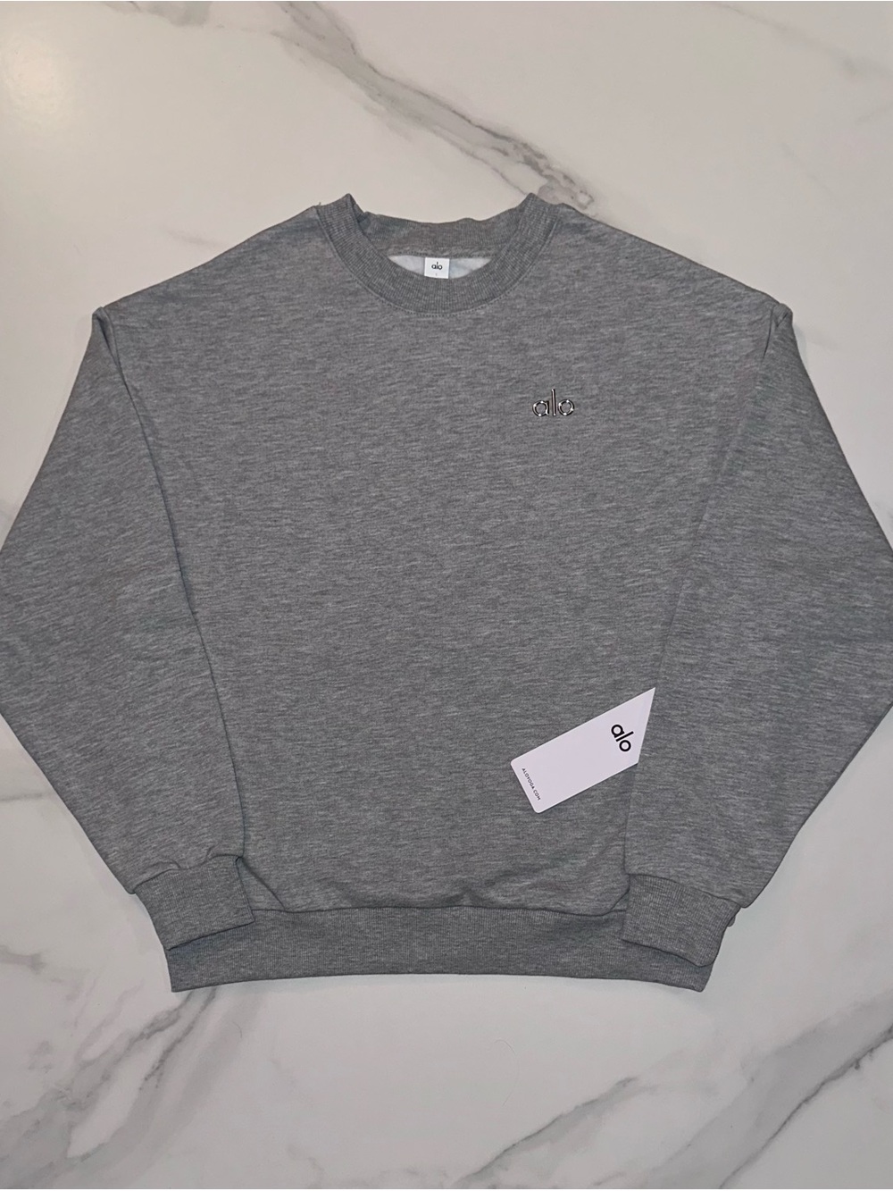 Alo Yoga Accolade Crew Neck Sweatshirt Athletic Heather Grey NWT Size Small